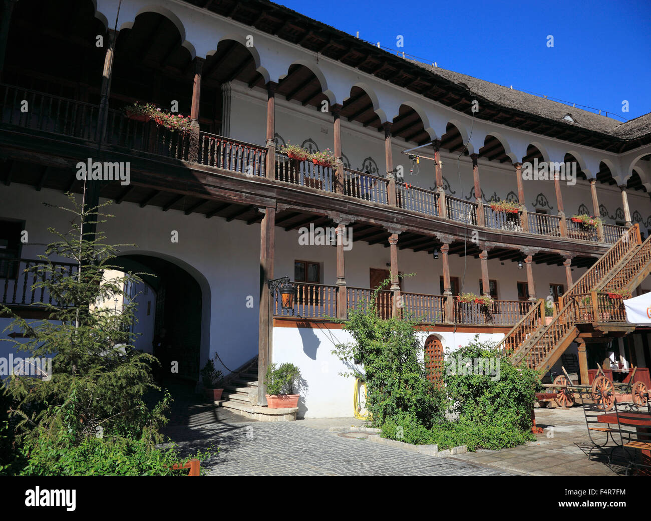 El Hanul lui Manuc es una taberna medieval bien conservado. El hotel y el restaurante es el único sobreviviente de la ciudad antigua c Foto de stock
