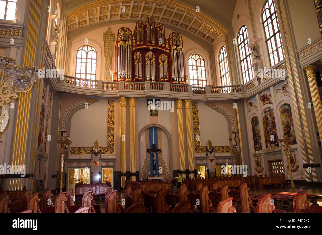Capilla de Santa Eduvigis con sus reliquias. La capilla es para