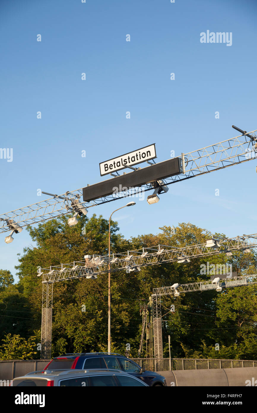 Suecia, Estocolmo, Danvikstull, bajo ángulo de visualización de señales de carretera Foto de stock