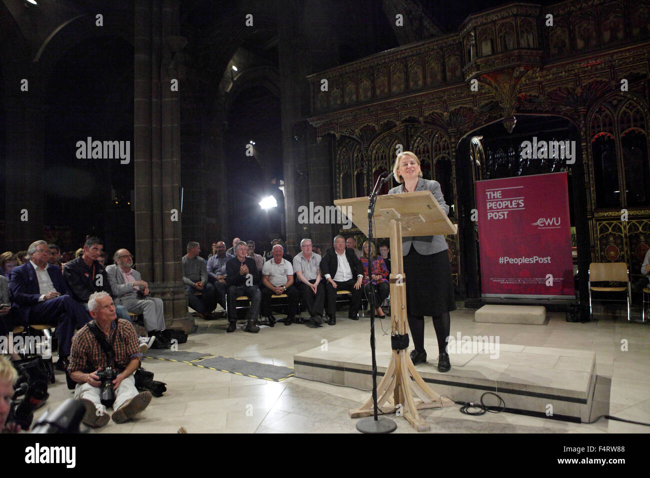 Natalie Bennett, líder del Partido Verde en el Reino Unido, político, política ambiental, pueblos Post, Catedral de Manchester Foto de stock