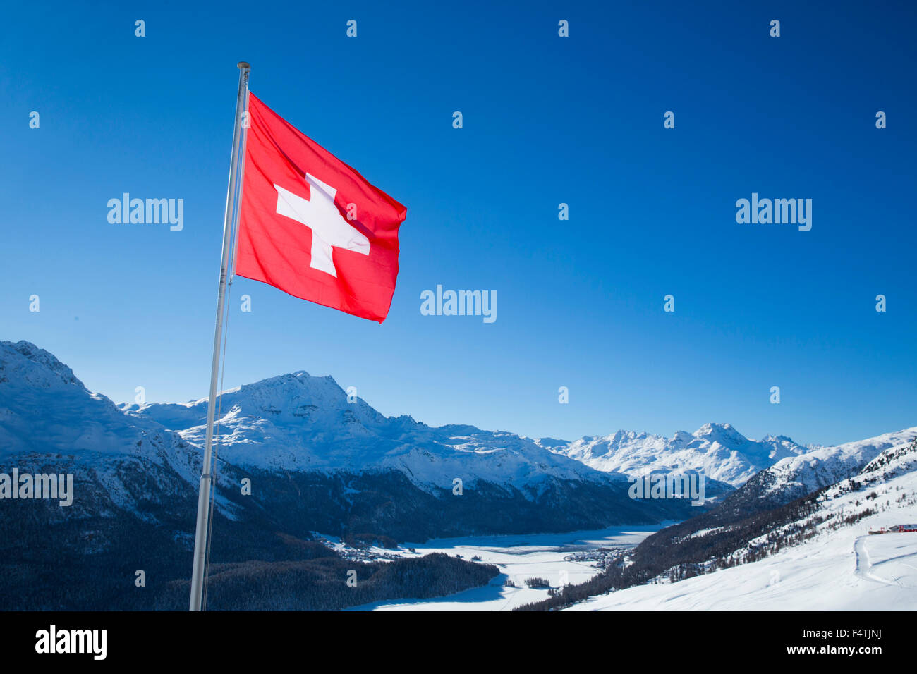 Bandera suiza en Engadin, Foto de stock