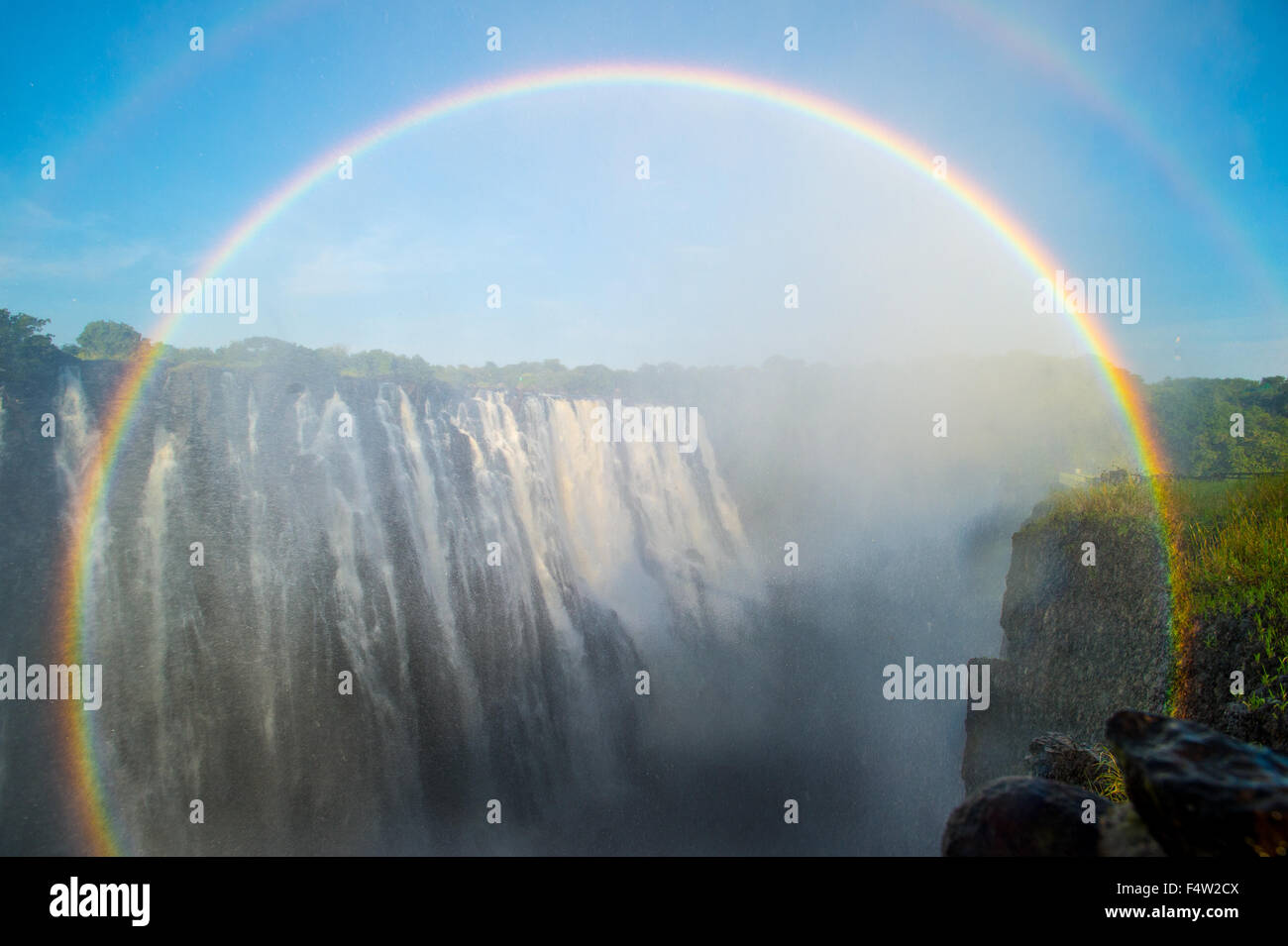 LIVINGSTONE, Zambia, África - Las Cataratas Victoria (Mosi-oa-Tunya) , mundos más grande cascada , sobre el río Zambezi Foto de stock