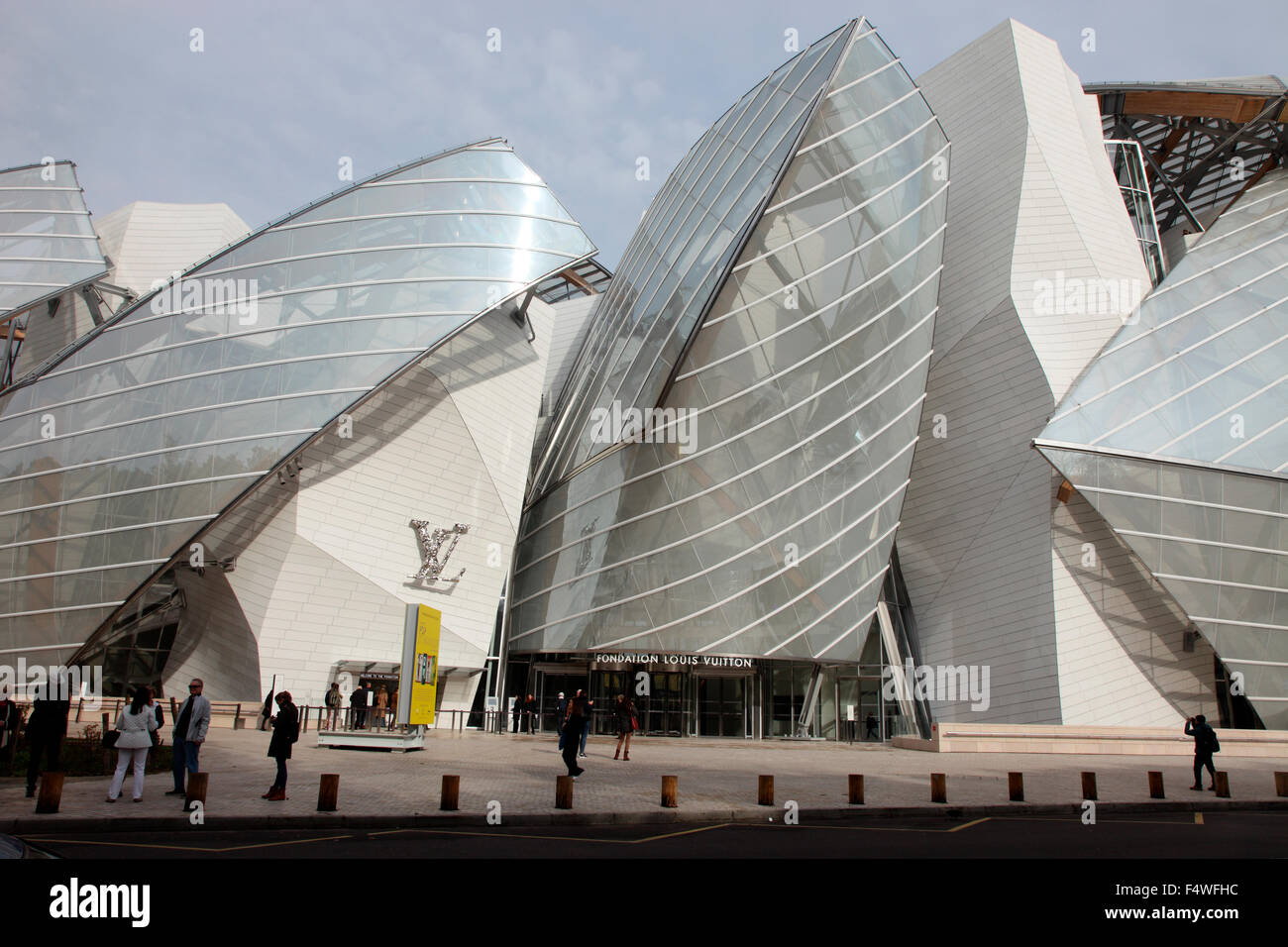 Fondation Louis Vuitton por Frank Gehry, París Fotografía de stock - Alamy