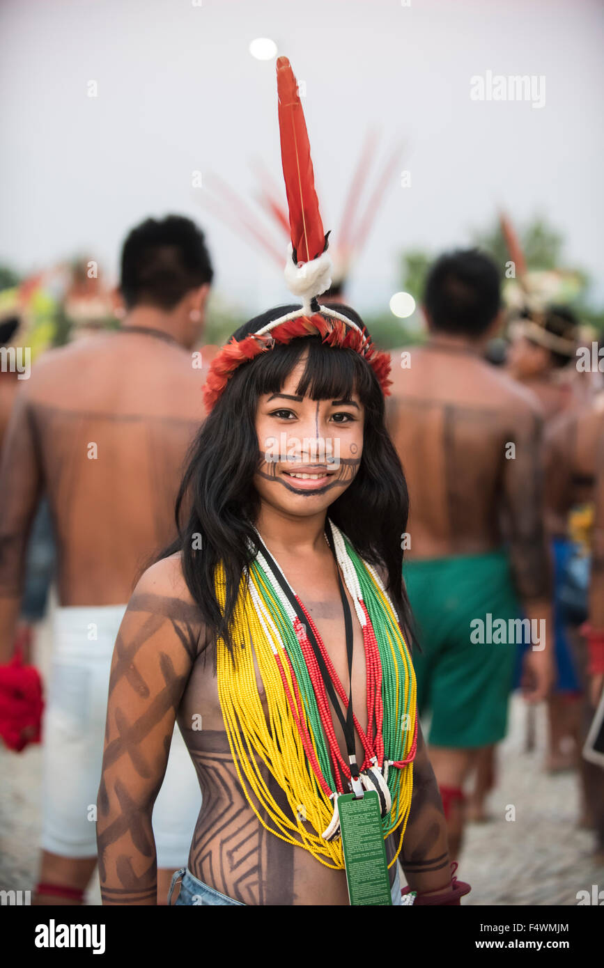 Palmas Brasil 22 Oct 2015 Una Mujer Indígena Brasileño Con Un 