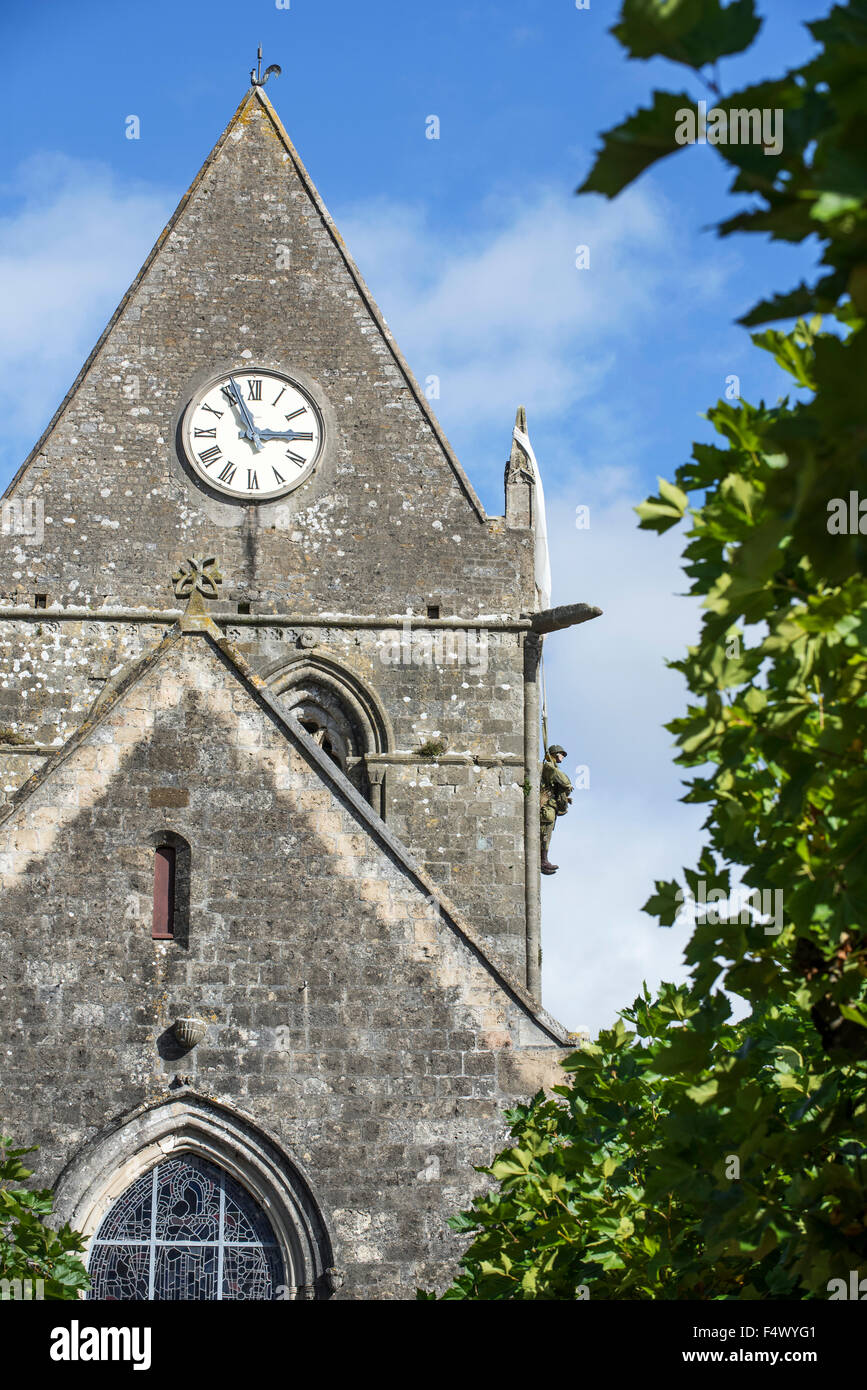 Sainte-Mère-Église Iglesia Con Guerra Mundial Dos Paracaídas Memorial ...