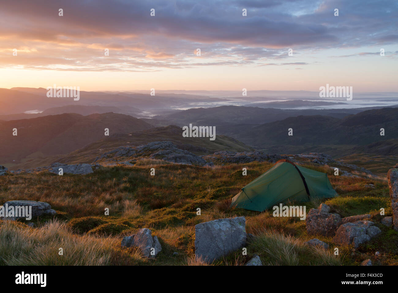 Camping Salvaje en Pike O'Blisco Lake District UK Foto de stock