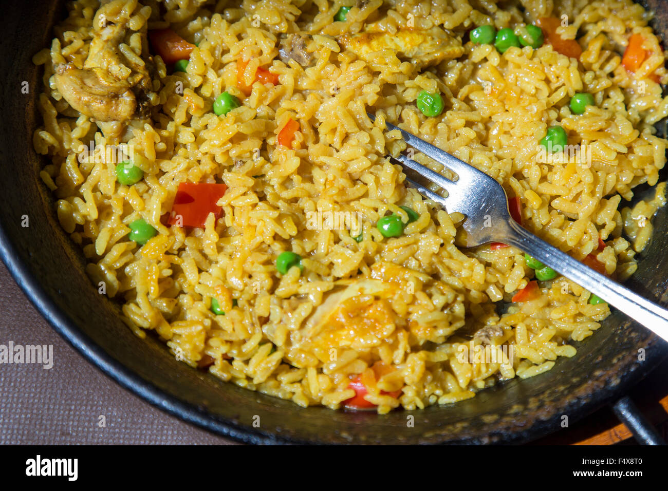 Paella de pollo fotografías e imágenes de alta resolución Alamy