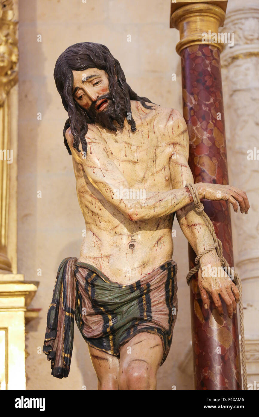 BURGOS, España - 13 de agosto de 2014: la estatua de Jesús en el Viernes Santo en la capilla de San Juan Bautista y San James en la C Foto de stock