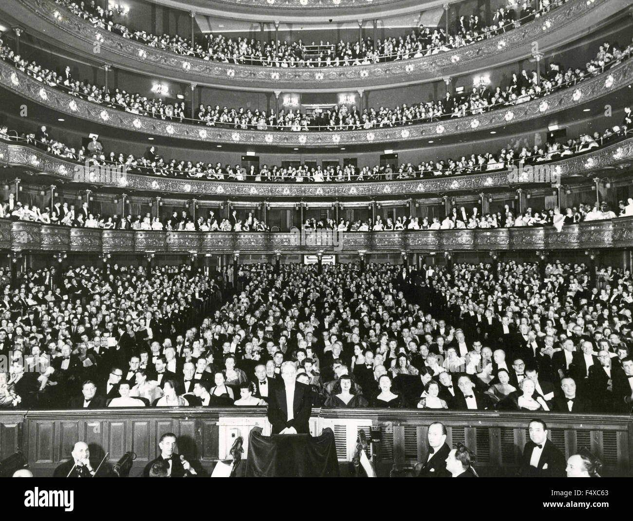 Interior de la Metropolitan Opera, Nueva York, EE.UU. Foto de stock
