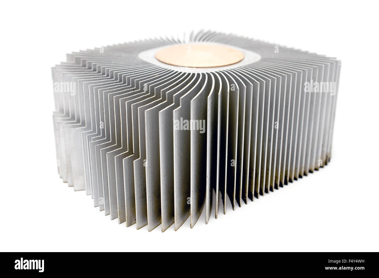 Disipador de calor del cpu cooler de aluminio aislado en blanco Foto de stock