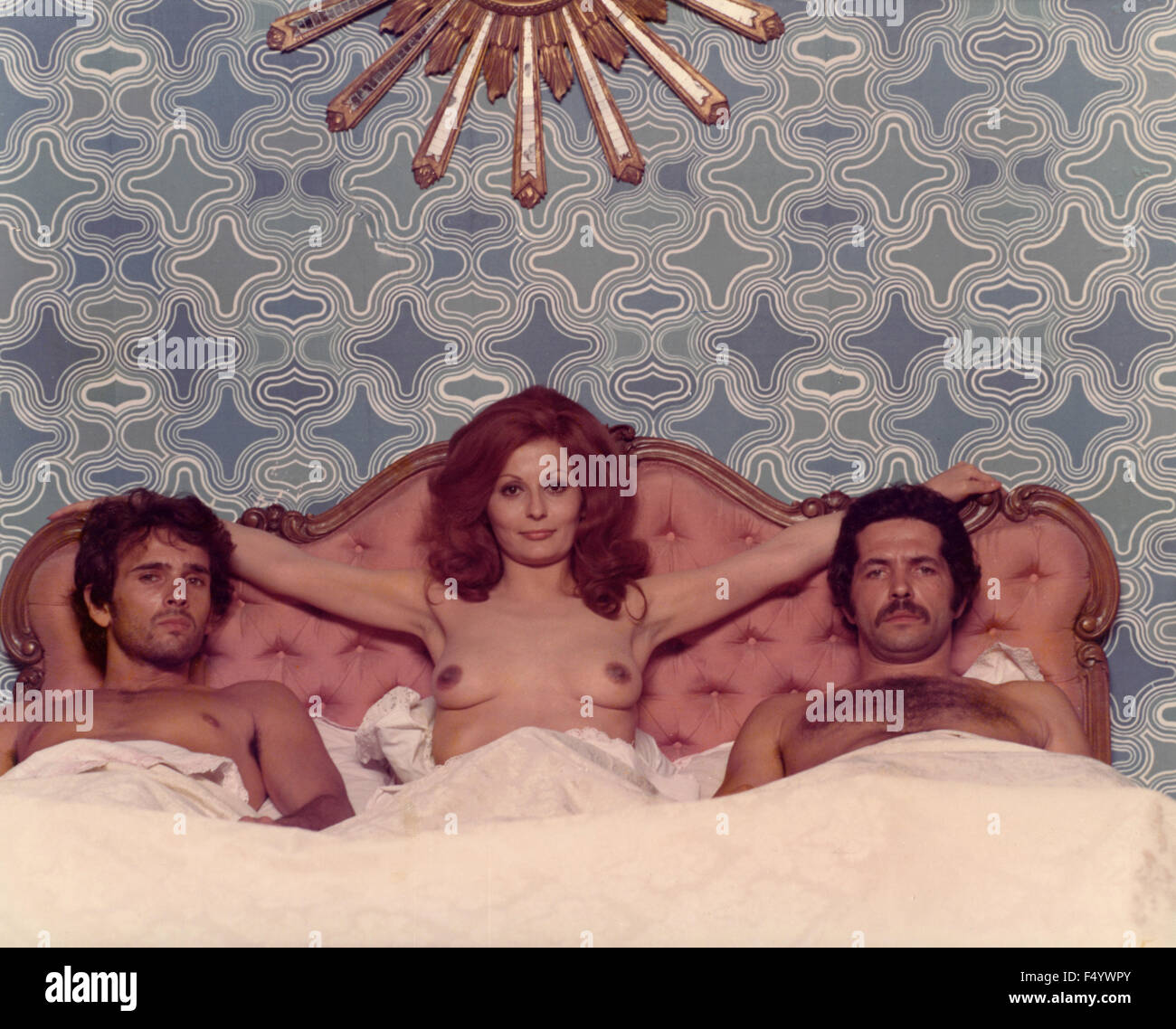 Los actores italianos Angelo Infanti, Leonardo Mann y Dada en la película  Macrò Gallotti, 1974 Fotografía de stock - Alamy