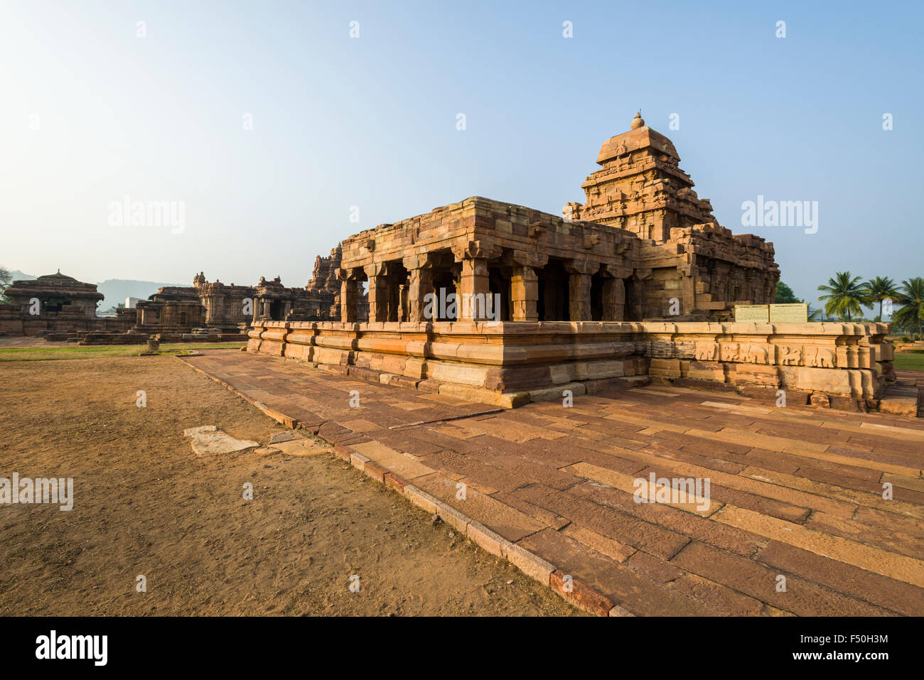 El templo sangameswara es parte de la antigua capital de la dinastía chalukya kisuvolal entre el 7º y 9º siglos, n Foto de stock