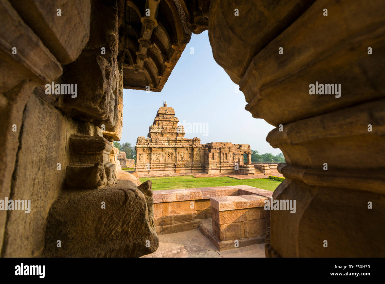 El templo sangameswara es parte de la antigua capital de la dinastía chalukya kisuvolal entre el 7º y 9º siglos, n Foto de stock