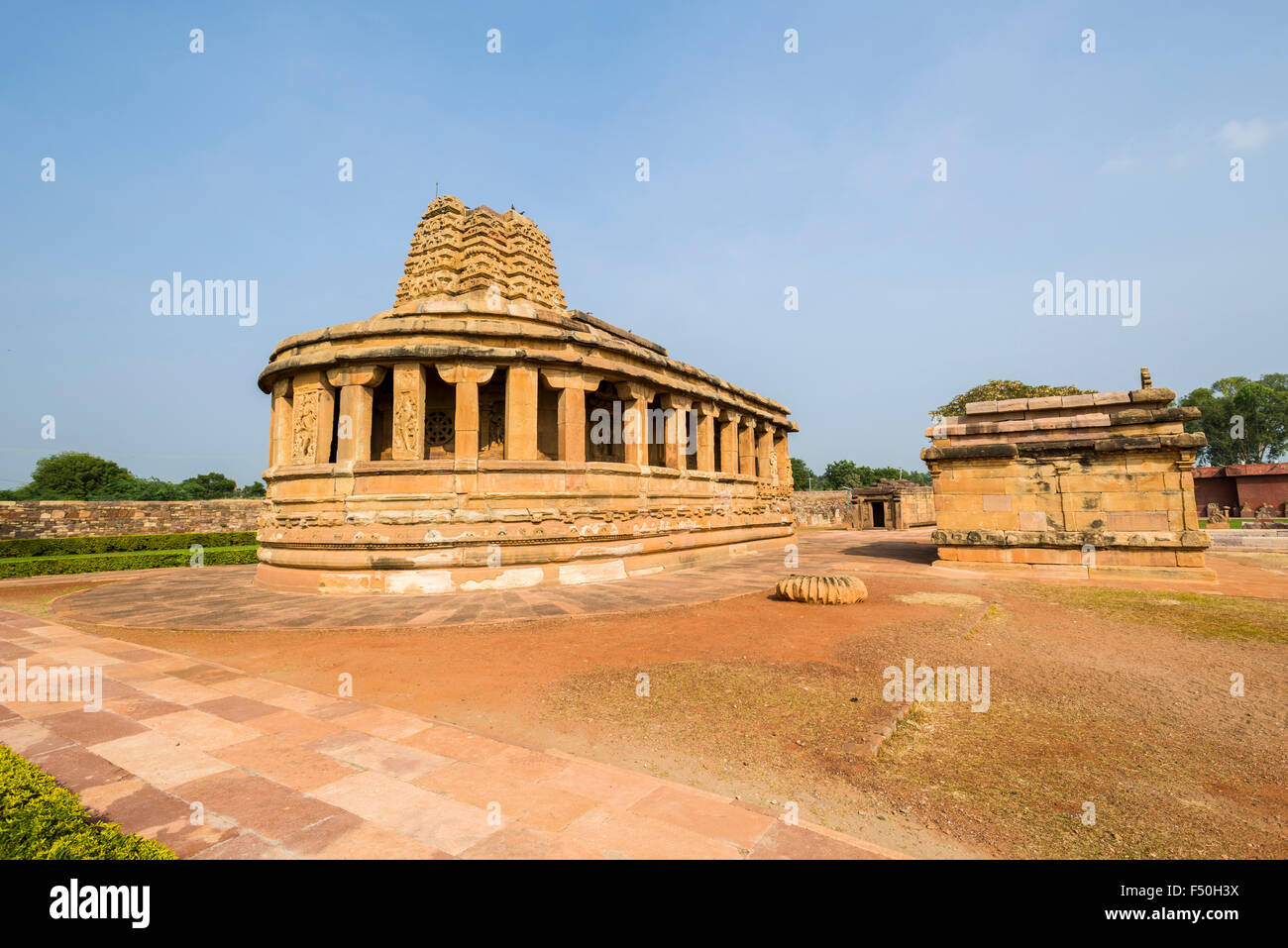 El Templo de Durga es parte de la antigua capital Ayyavoḷe de la Dinastía Chalukya entre los siglos VII y 9, ahora un Wor Foto de stock