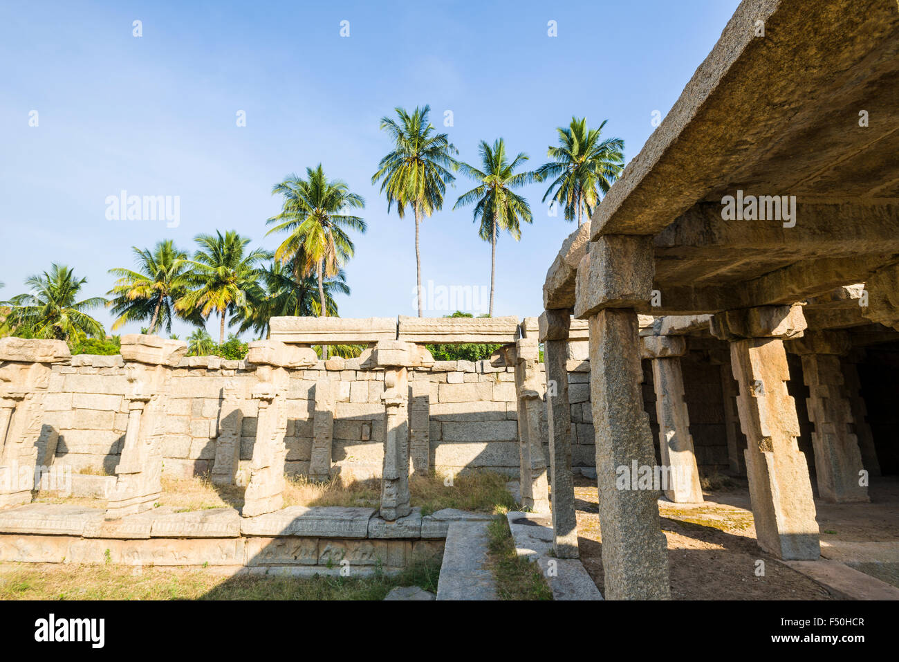 La achyutaraya temple, una parte de las ruinas del antiguo imperio vijayanagara, que fue establecida en 1336 por harihara i y H Foto de stock