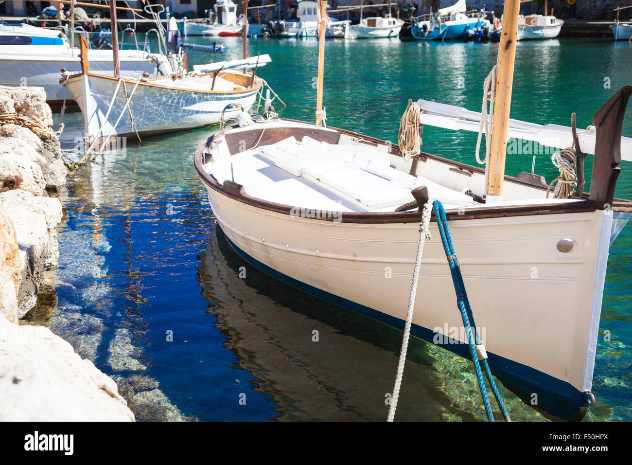Barcos en el puerto de Cala Figueira, Mallorca Foto de stock