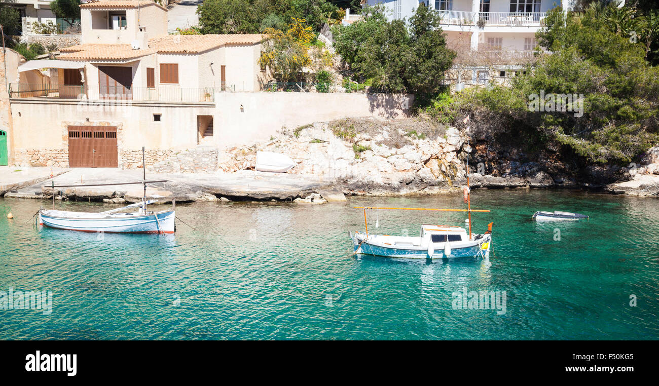 Barcos en el puerto de Cala Figueira, Mallorca Foto de stock