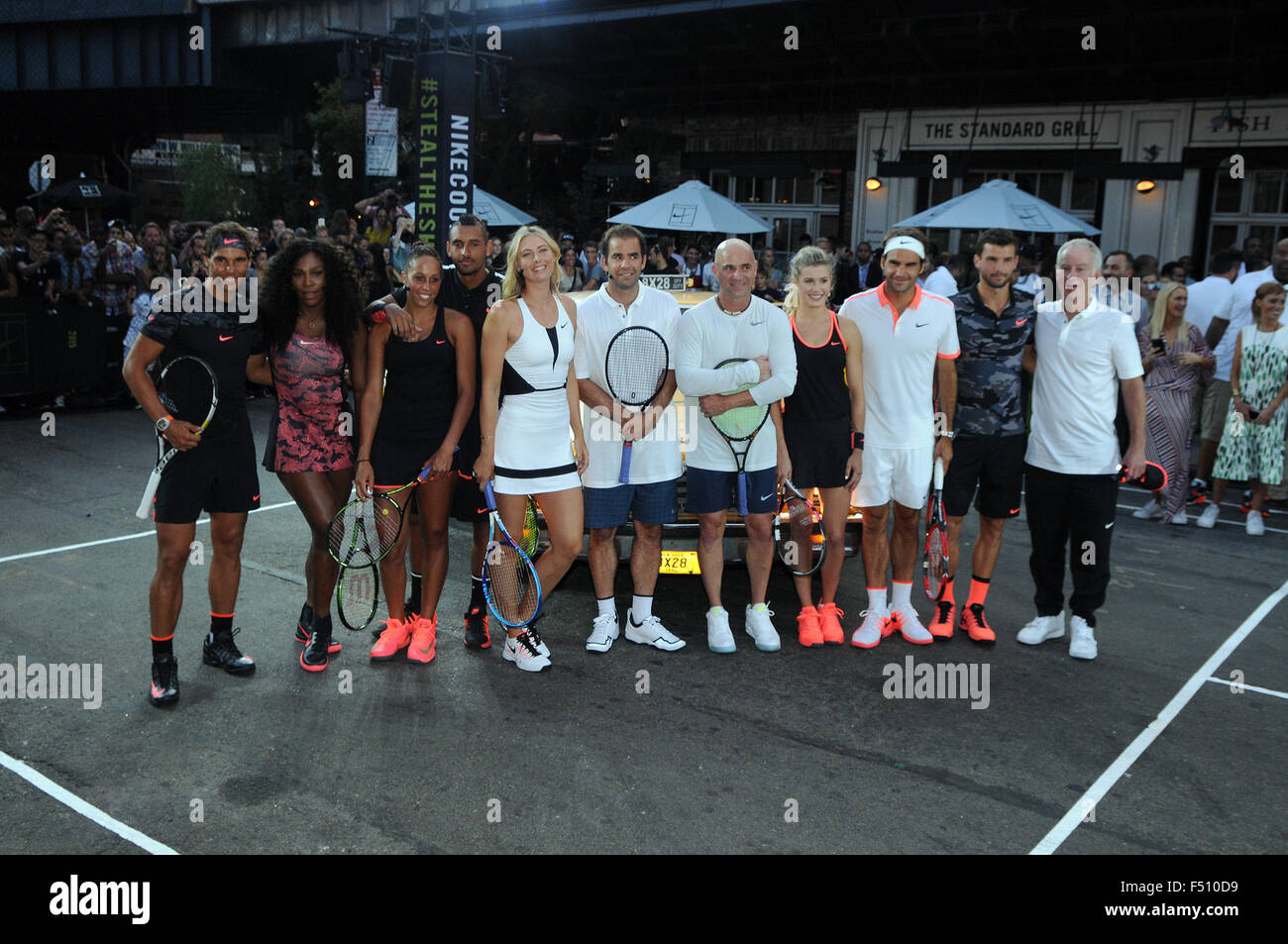 Nike de Tenis de la calle 'NYC' caso presentando: Rafael Nadal, Serena  Williams, Madison Keys, Maria Sharapova, Pete Sampras, Andre Agassi, Genie  Bouchard, Roger Federer, John McEnroe donde: Ciudad de Nueva York,