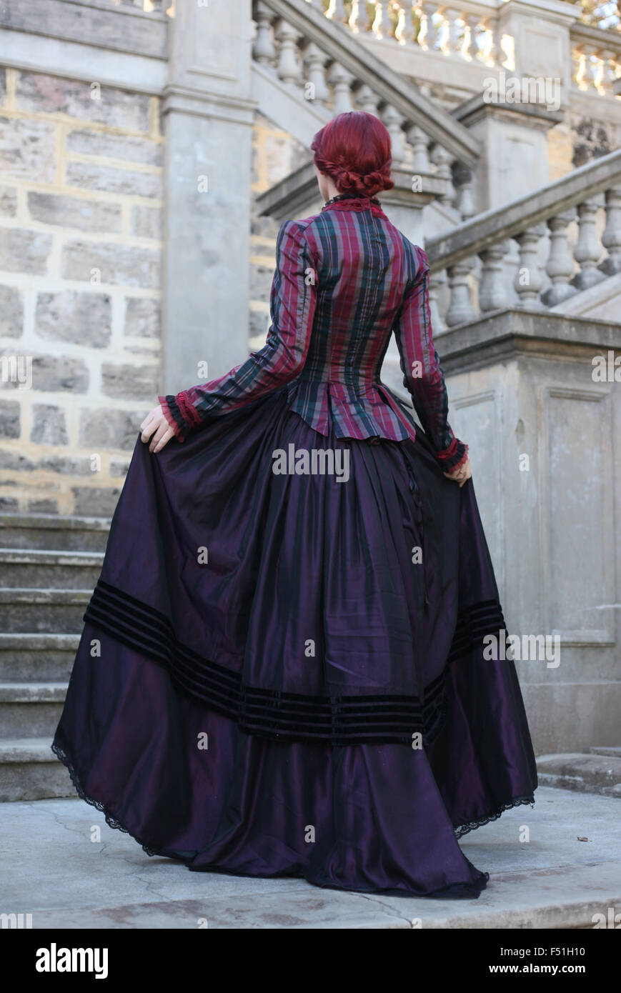 Habitual peine Rodeado Traje victoriano gótico fotografías e imágenes de alta resolución - Alamy