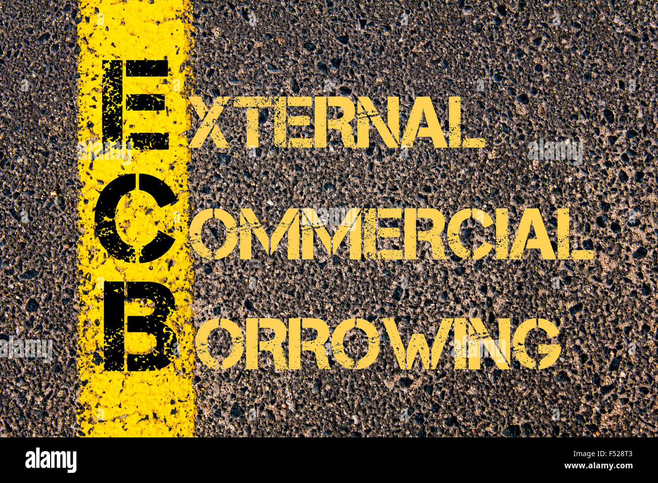 Concepto de imagen Business siglas BCE como préstamos comerciales externos  escritas sobre la señalización de la línea de pintura amarilla Fotografía  de stock - Alamy