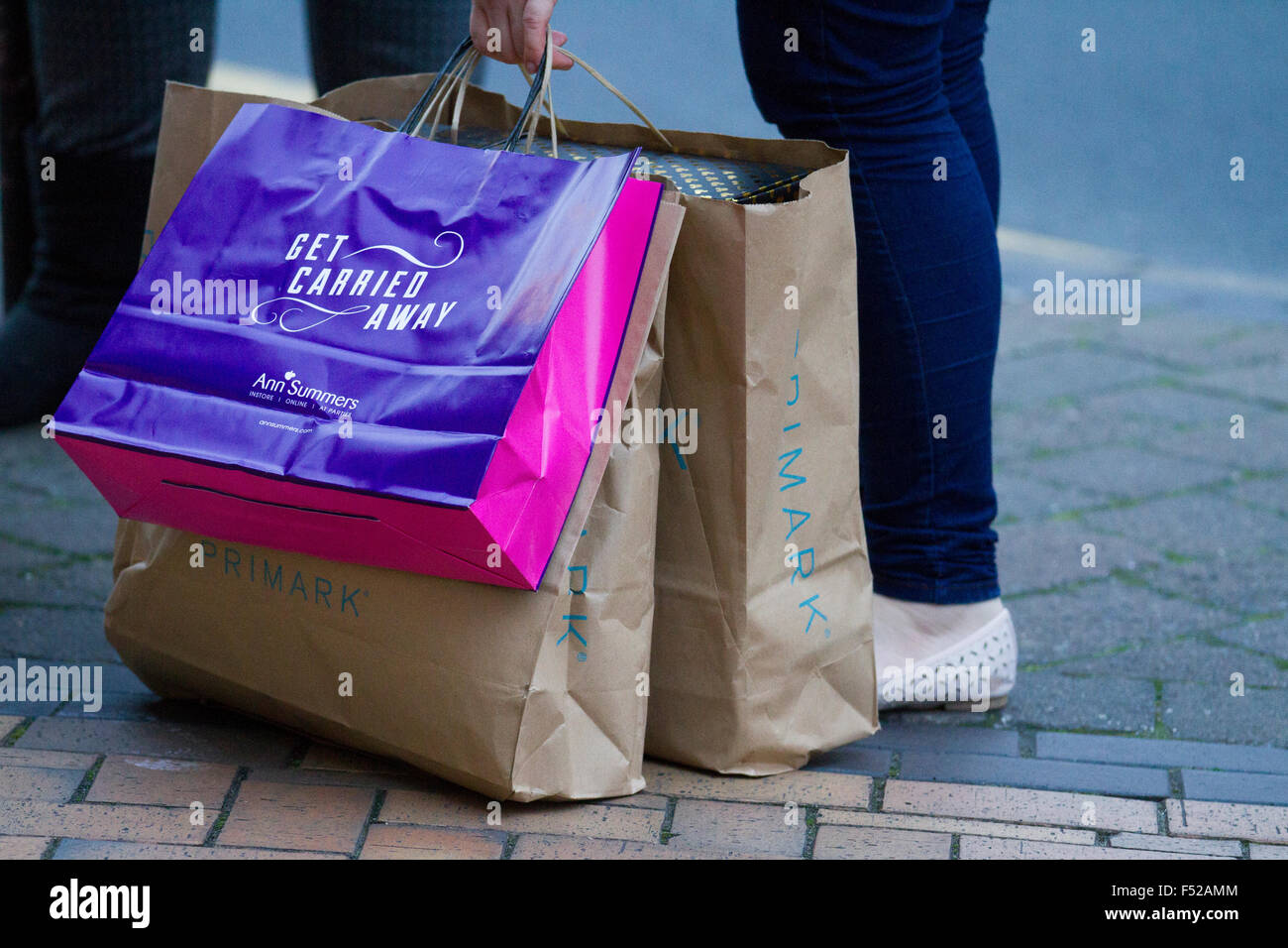 Primark y Ann Summers almacenar bolsas reutilizables para la vida, Lencería  y ropa interior, los compradores Houndshill Shopping Center, el Banco Hey  St, Blackpool FY1 4RY Fotografía de stock - Alamy