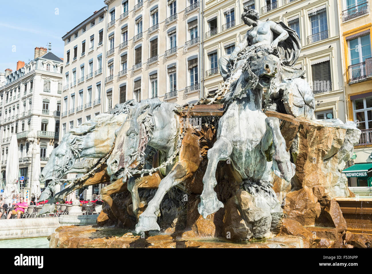 La fuente de Bartholdi, Place des Terreaux, Lyon, Rhône, Francia Foto de stock
