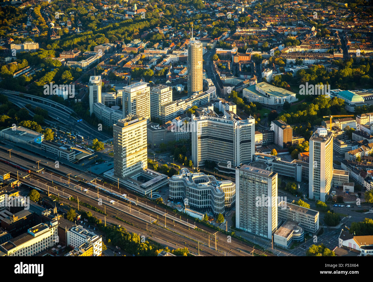 Los rascacielos en Essen, nueva sede corporativa Schenker junto a RAG, Evonik y RWE Torre, Essen, districto de Ruhr Foto de stock