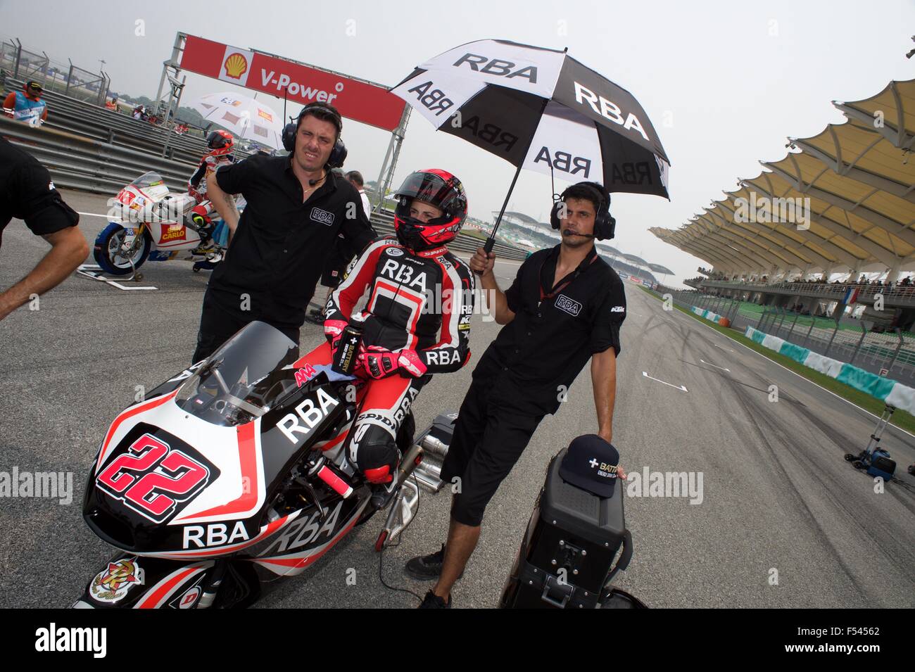 Circuito de Sepang, Malasia. 25 Oct, 2015. Ana Carrasco en la parrilla de  salida antes de la carrera de Moto3 del Shell Malasia Moto Fotografía de  stock - Alamy