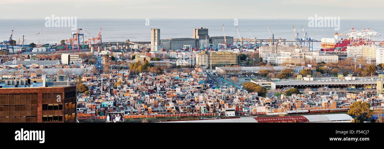 Vista aérea panorámica de Buenos Aires puerto dock y Río de la Plata, Argentina Foto de stock