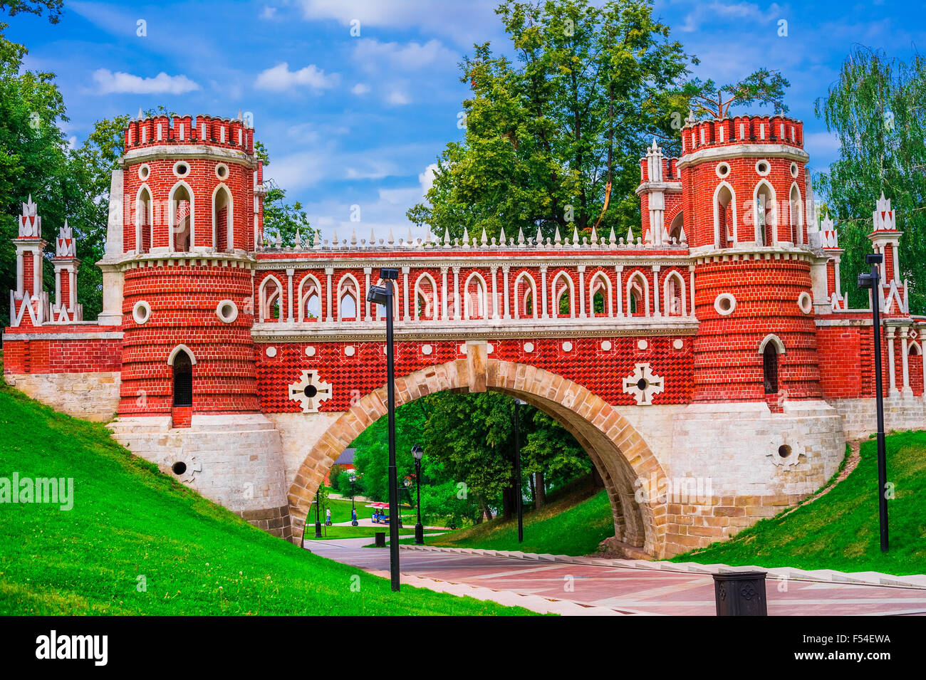 Bello y antiguo puente, Palacio Tsaritsyno, Moscú, Rusia, Europa del Este Foto de stock