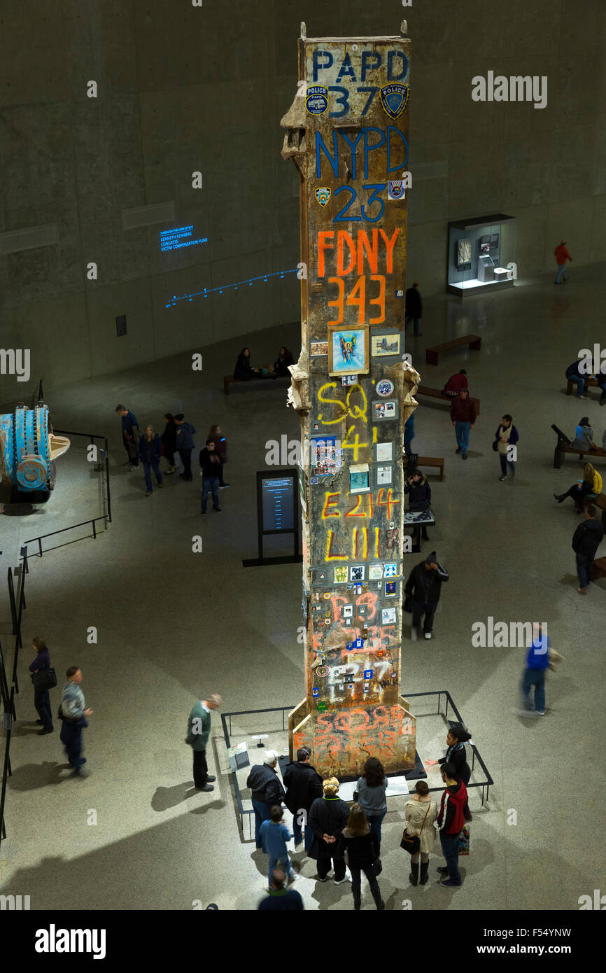 Firmas en última columna tomada del sitio, Exposición Nacional Museo Memorial del 11 de septiembre al World Trade Center, Nueva York, EE.UU. Foto de stock