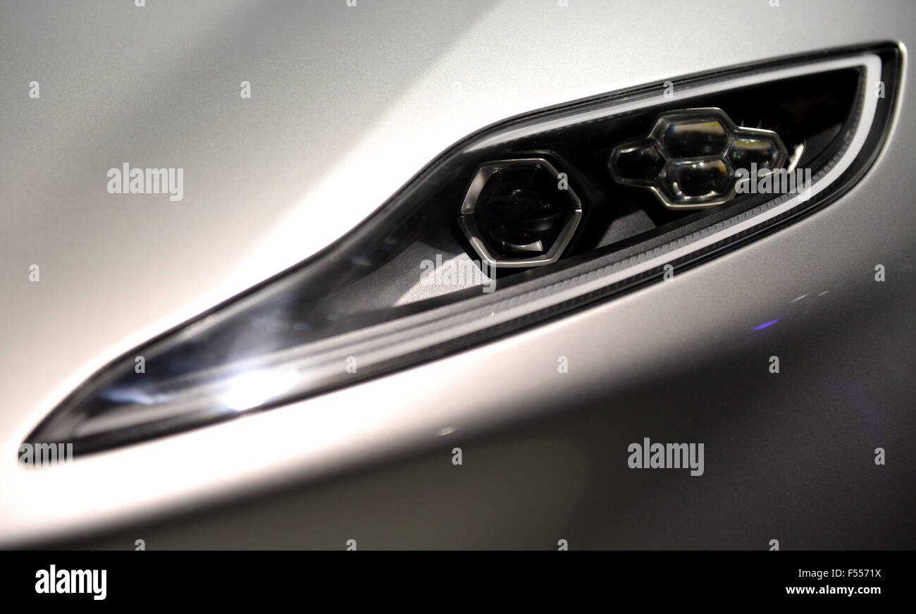 Aston Martin Db9 Gt Bond Edition Fotos E Imagenes De Stock Alamy