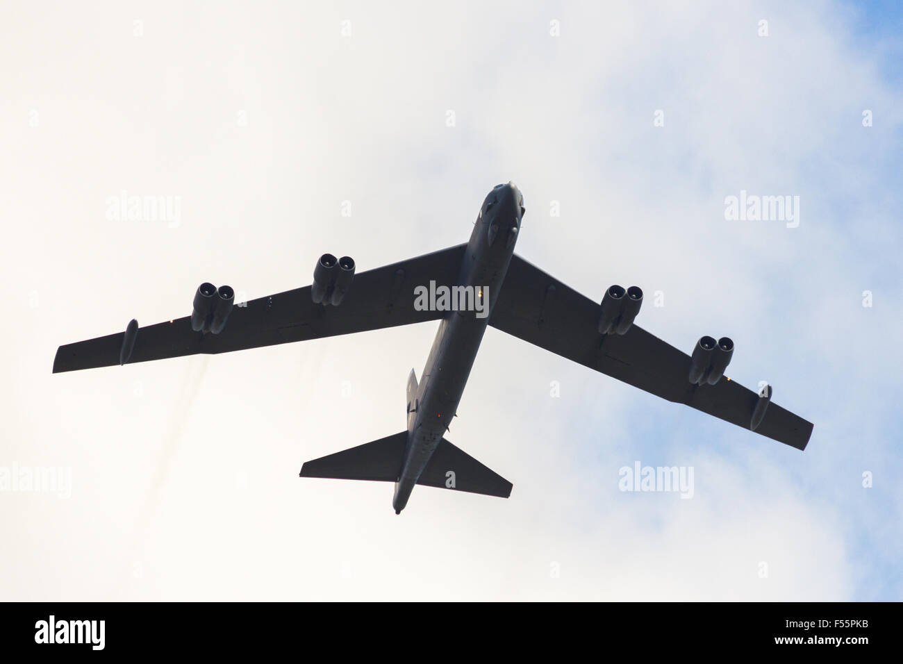 US Air Force bombardero B-52 Stratofortress fly-over Foto de stock