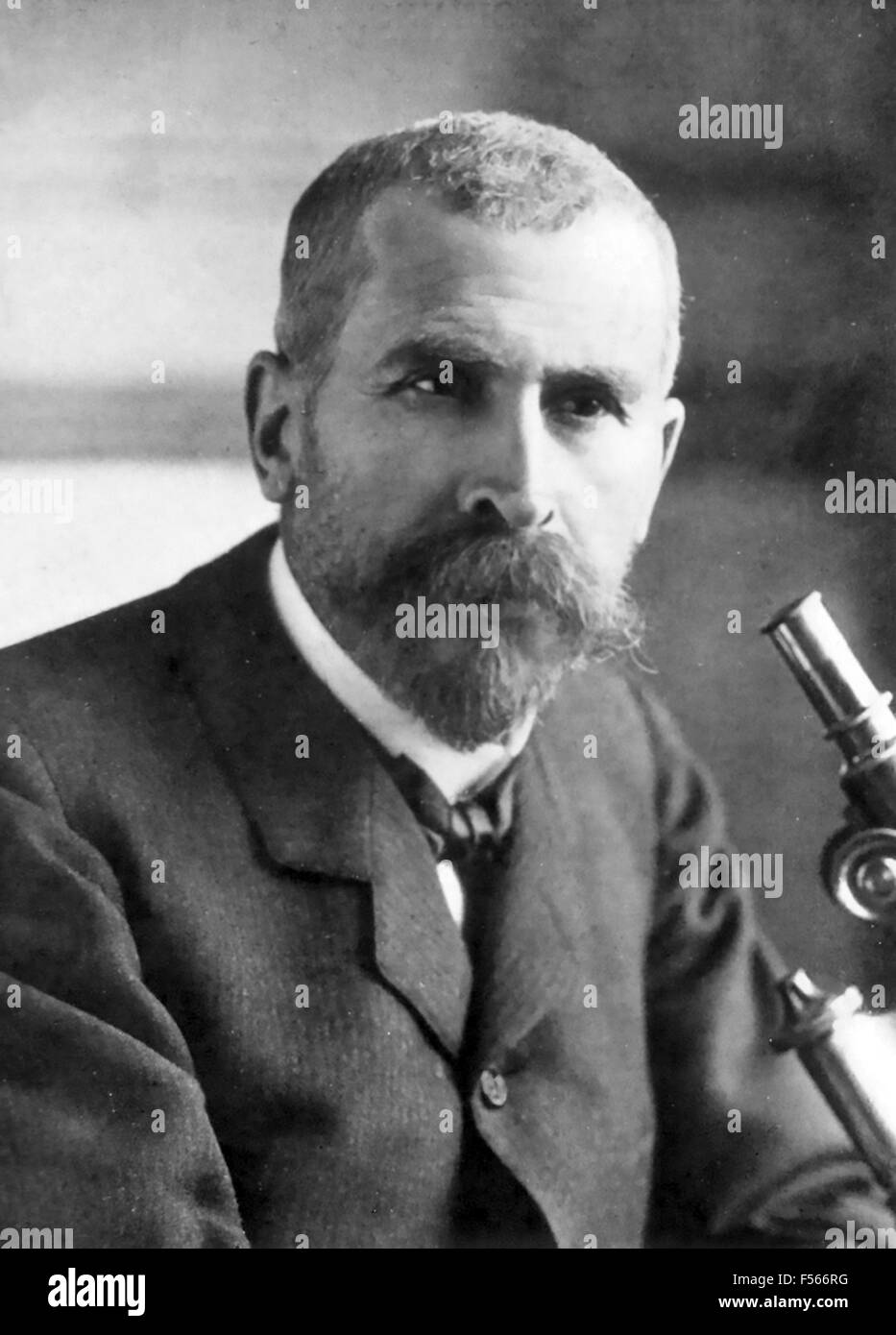 PIERRE ROUX (1853-1933) bacteriólogo Francés alrededor de 1910 Foto de stock