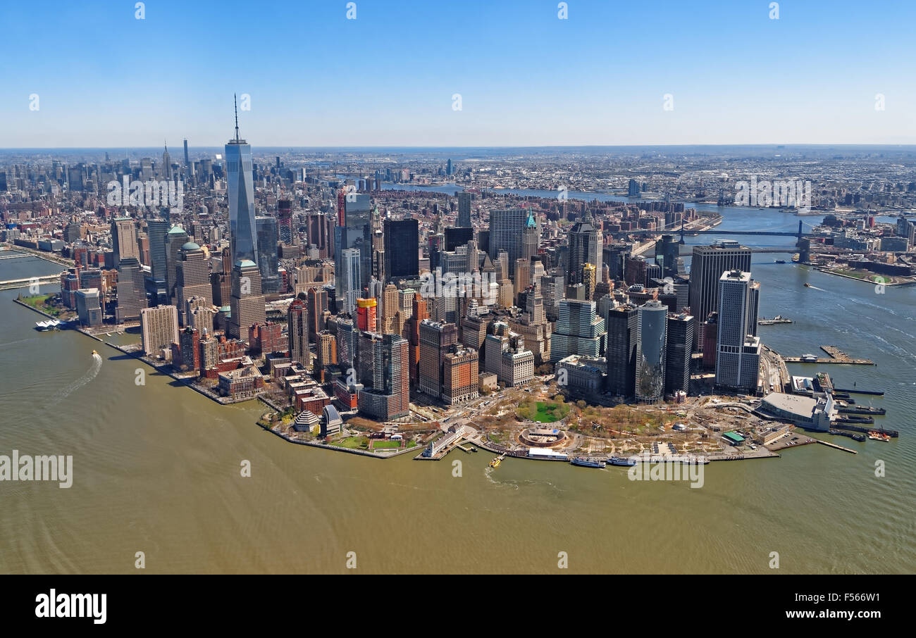 Impresionante vista aérea de Manhattan, Ciudad de Nueva York desde un helicóptero el 25 de abril, 2015 Foto de stock