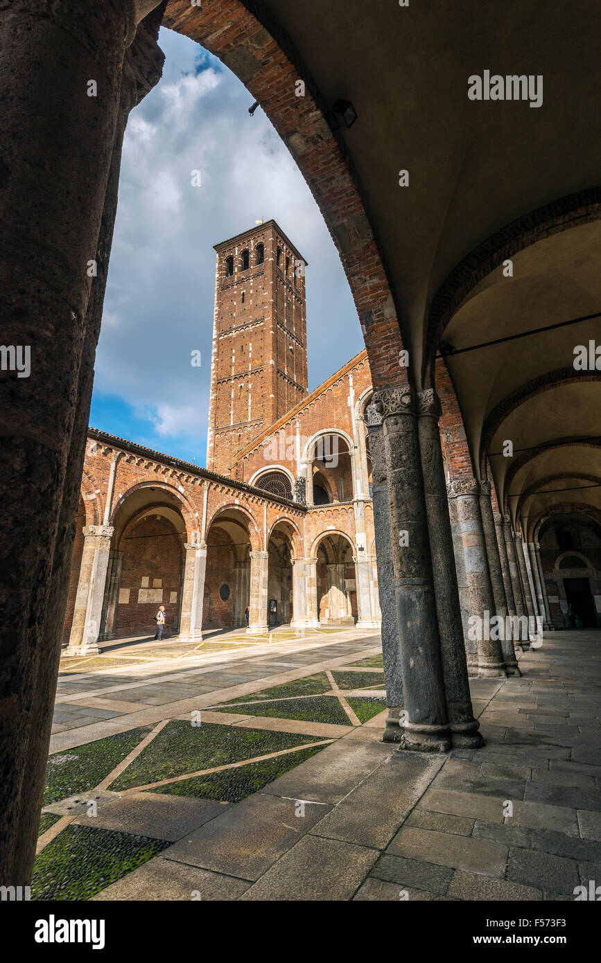 Basílica de Sant'Ambrogio, Milán, Lombardía, Italia Foto de stock