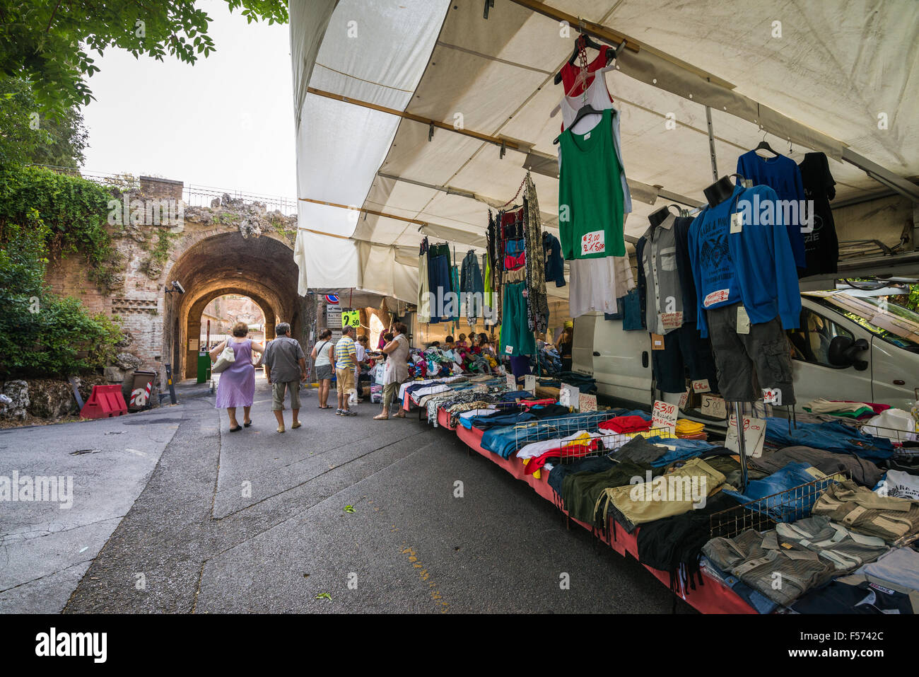 Los puestos de mercado , Siena, Toscana, Italia, Europa Foto de stock