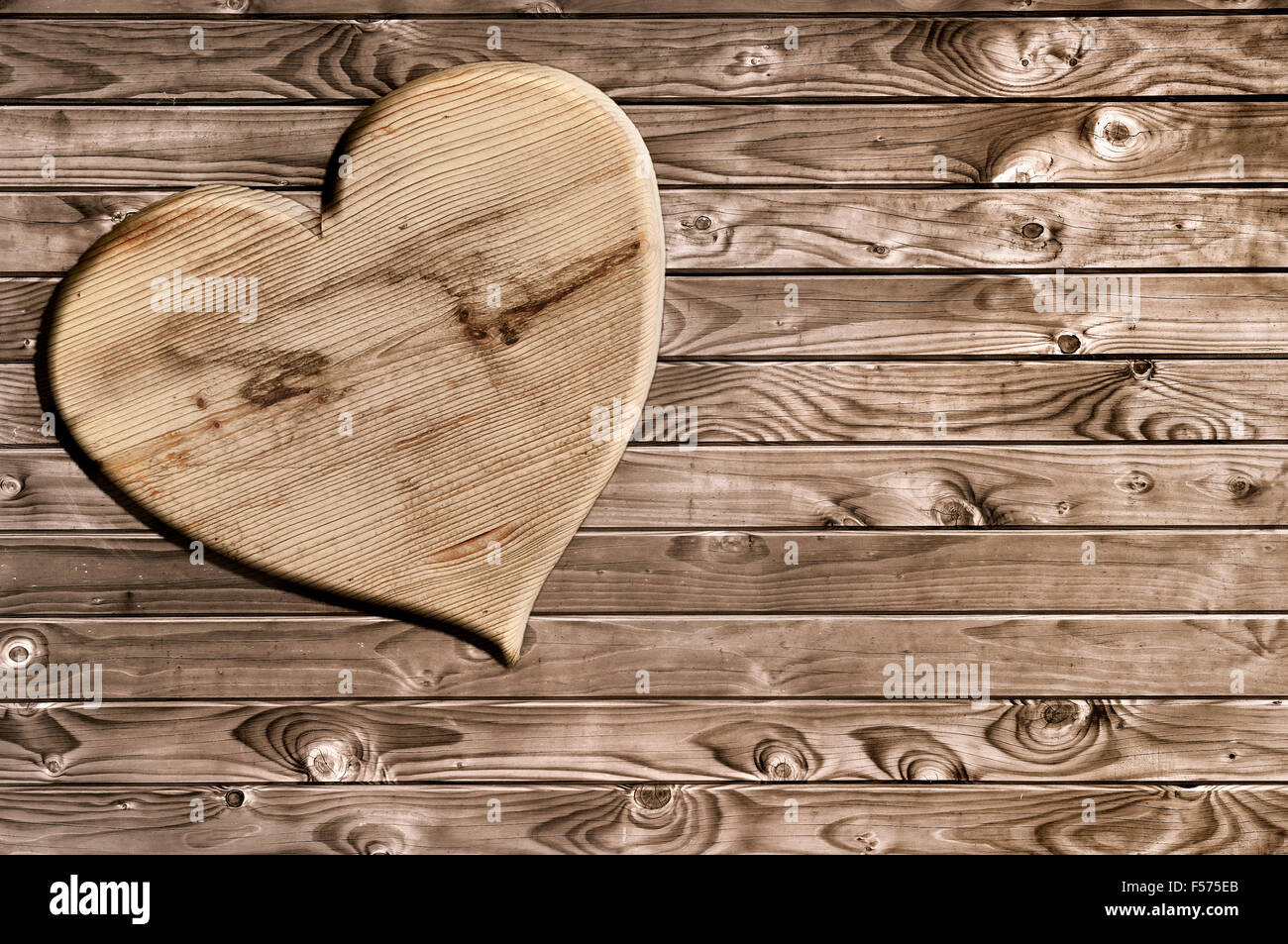 Corazon de madera fotografías e imágenes de alta resolución - Alamy