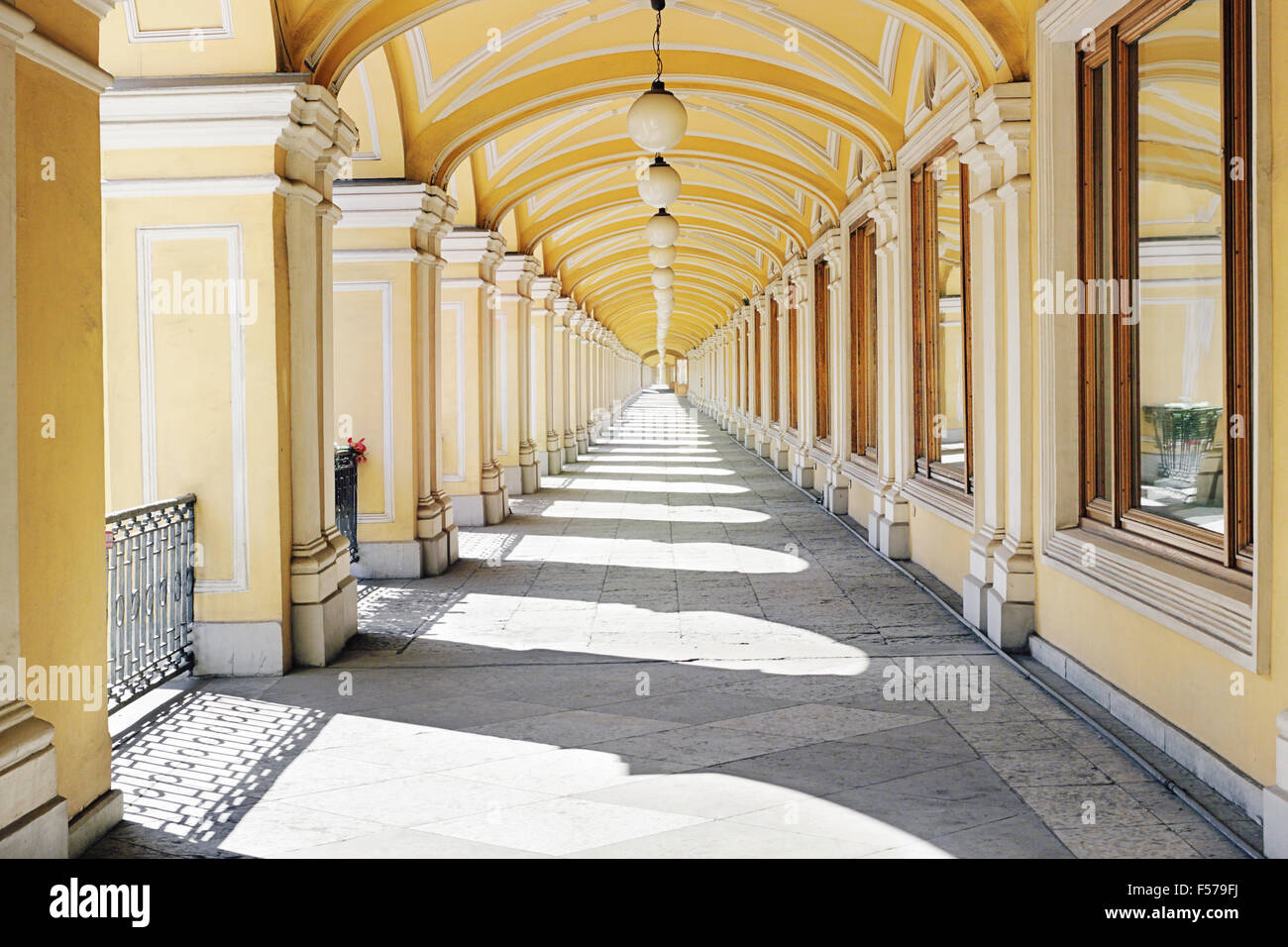 Gran Gostiny Dvor en San Petersburgo, Rusia Foto de stock