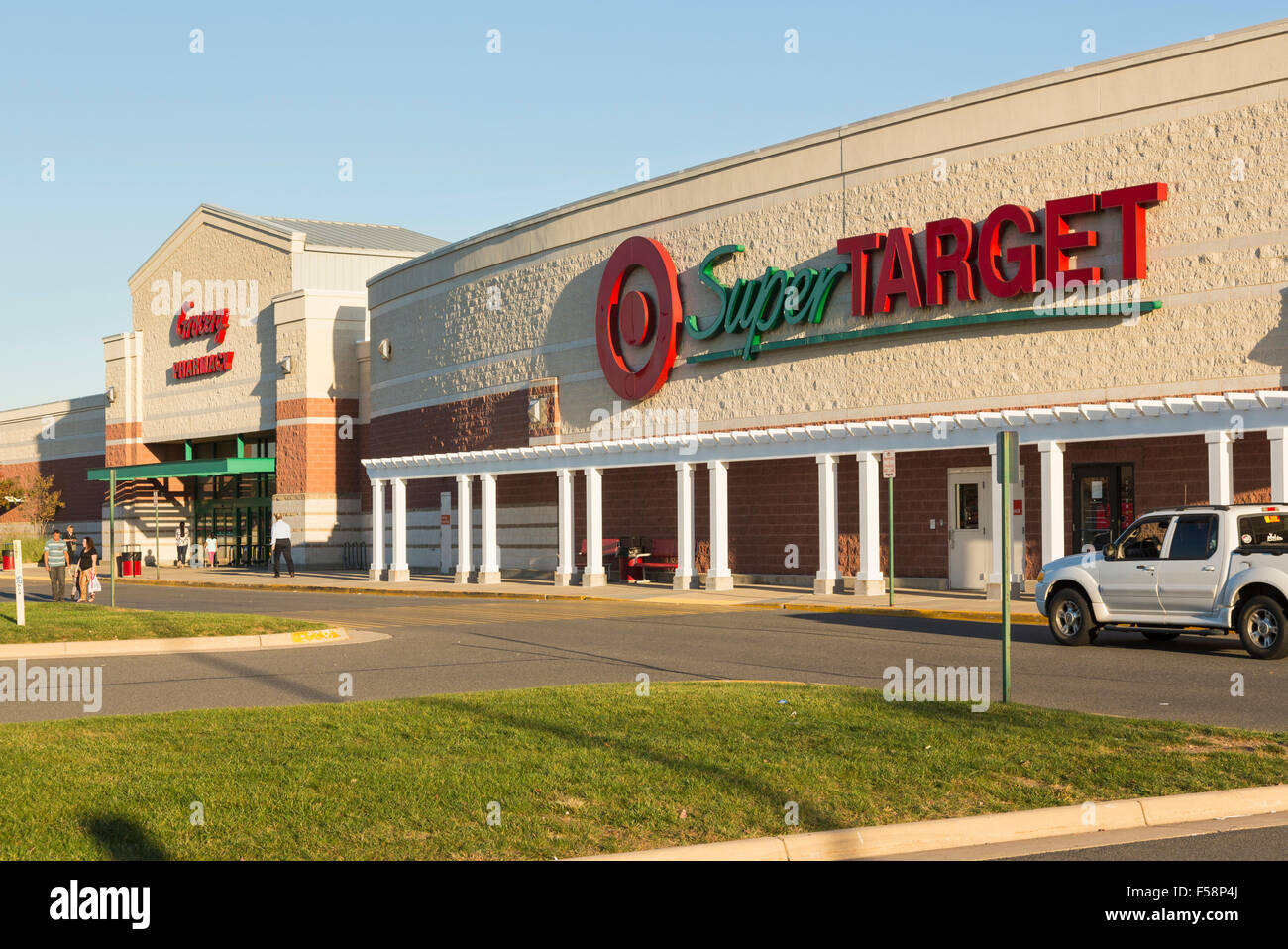 Super Target / tienda supermercado / hipermercado en Virginia centro comercial Gateway, Gainesville, Virginia, EE.UU. Foto de stock