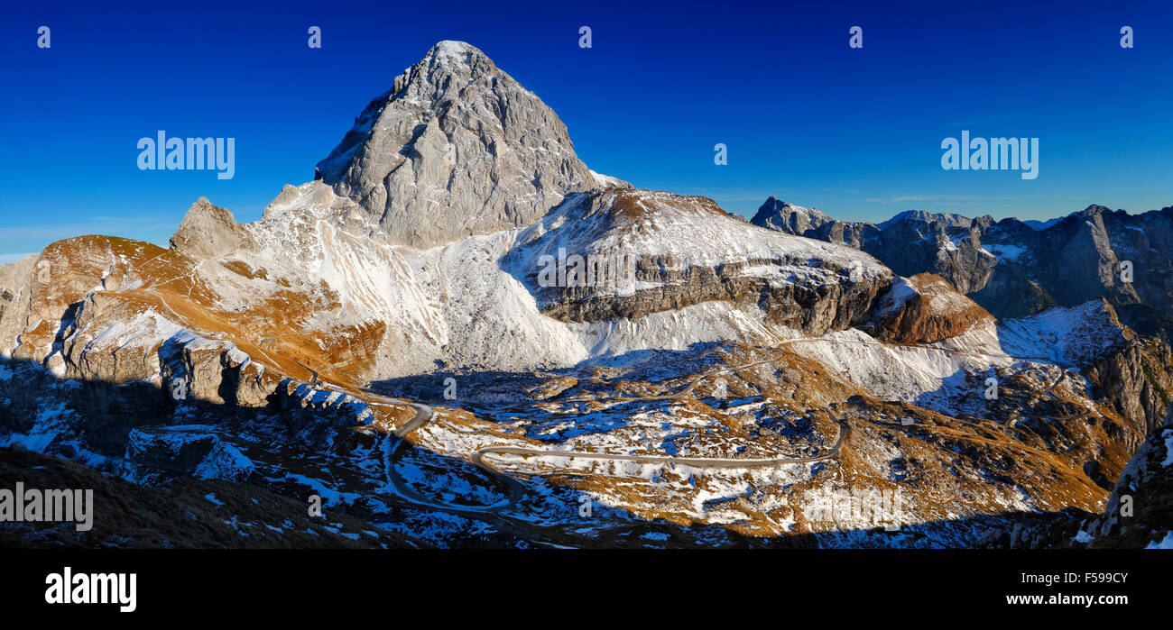 El pico de la montaña panorámica. Foto de stock