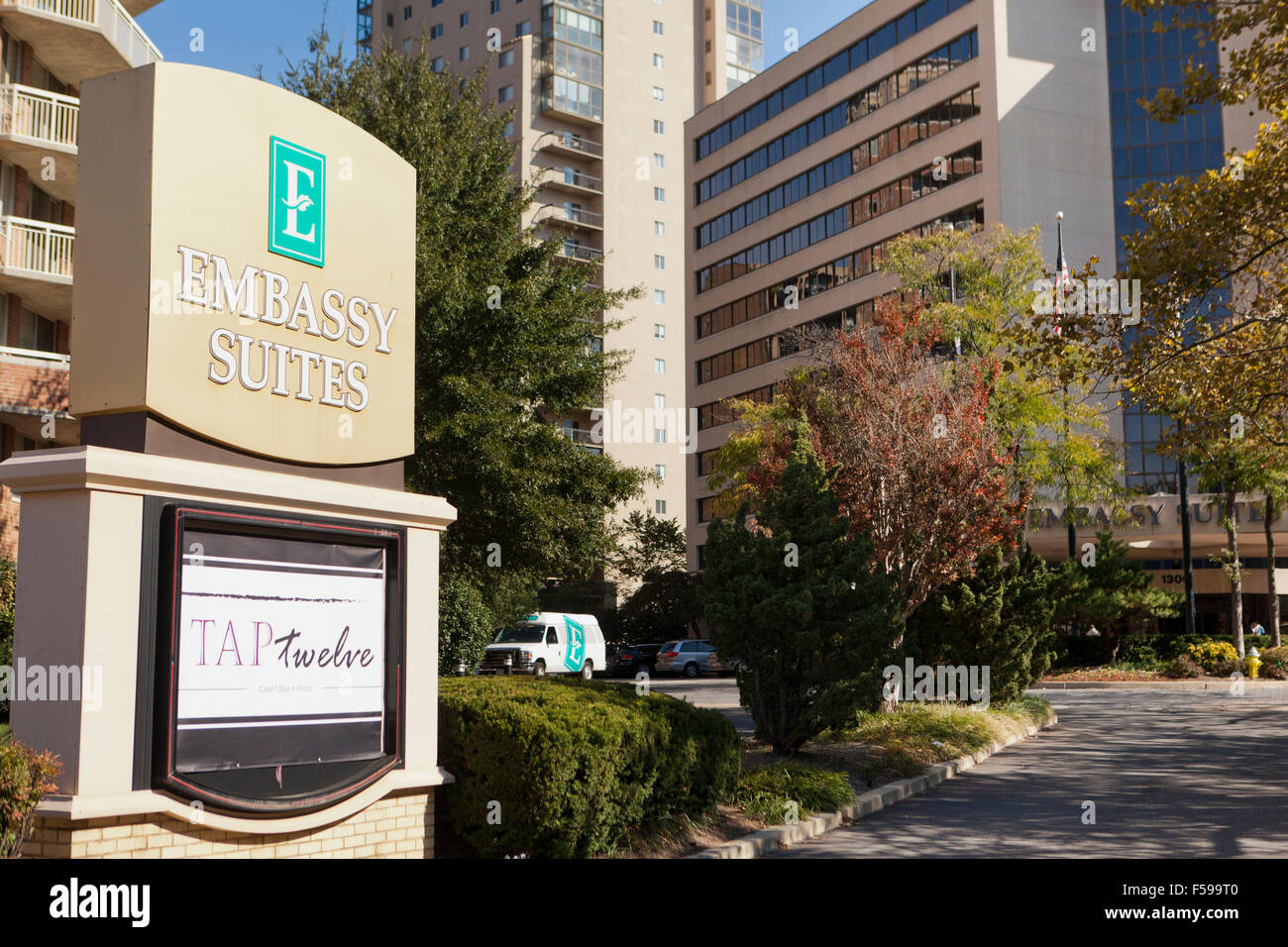 Hotel Embassy Suites Crystal City, en Virginia, EE.UU. Foto de stock