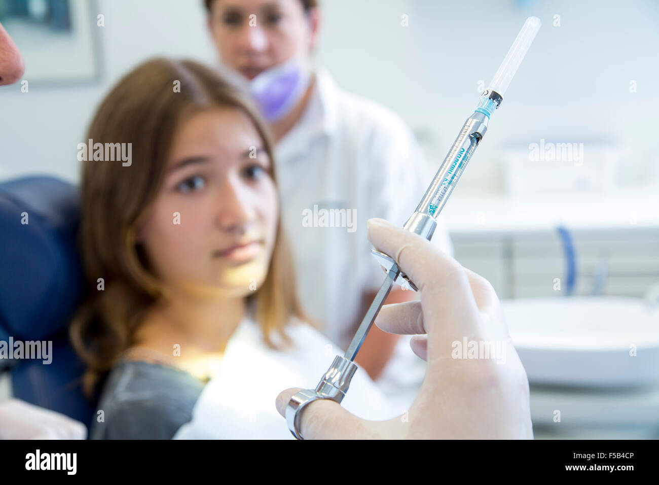 Dentista Odontologo  - Los Odontólogos Diagnostican, Tratan Y Previenen Caries Dentales Y Enfermedades De Las Encías.