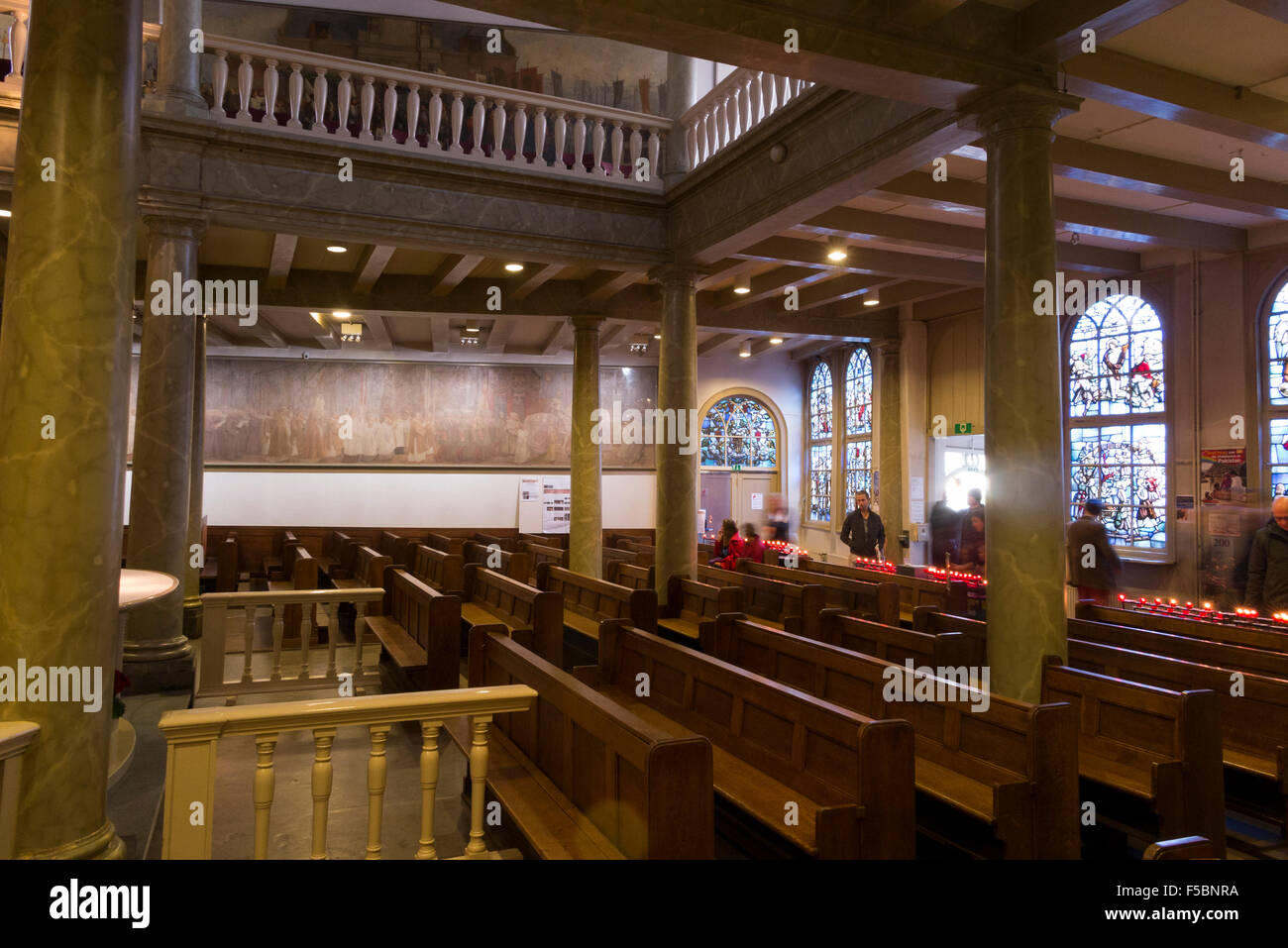 En el interior de la capilla Begijnhof en la Parroquia de San Nicolás de Amsterdam. Holland. Los Países Bajos. Foto de stock
