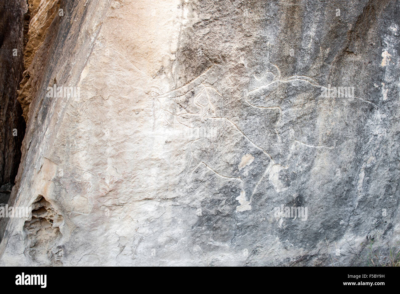 Antiguos petroglifos en Gobustan Parque Nacional en Azerbaiyán. Foto de stock