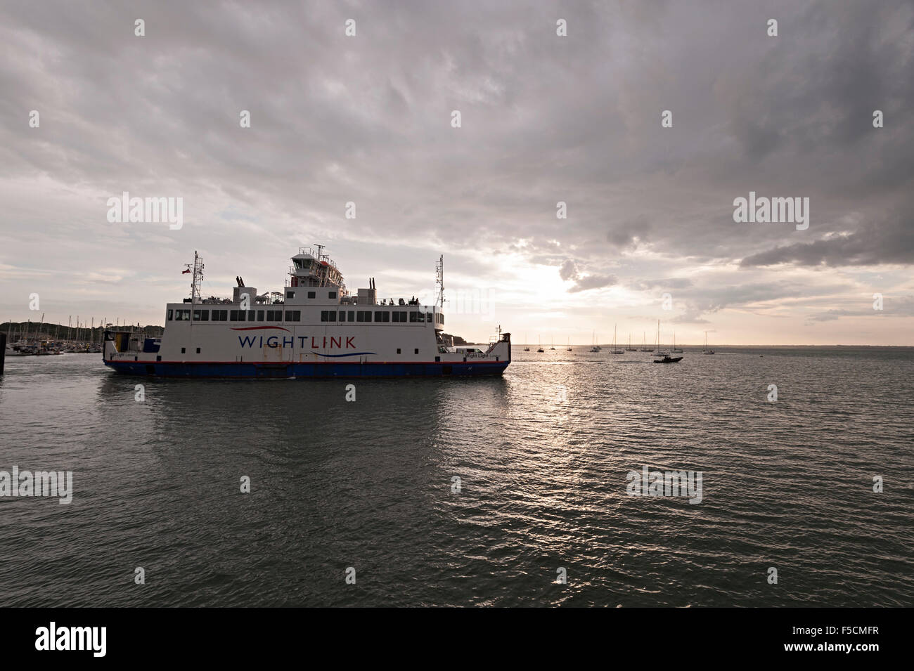 La isla de Wight wight yarmouth ferry de línea que va a lymington Foto de stock