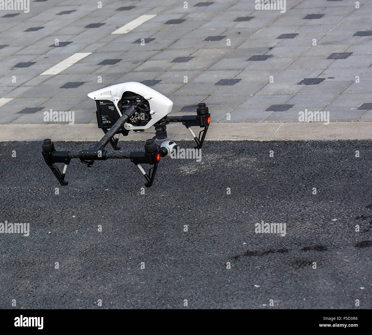 Zrenjanin, Serbia: en octubre de 2015, la imagen del Dji inspirar 1 drone quadcopter UAV que dispara vídeo 4k y 12mp imágenes fijas Foto de stock