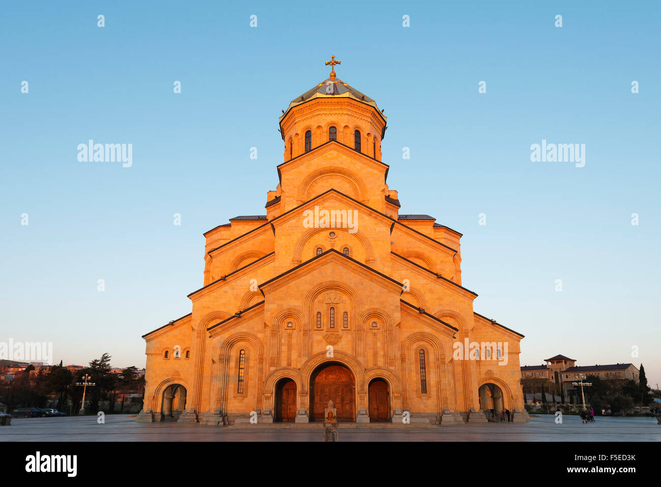 Tbilisi Sameda Catedral (Santísima Trinidad) mayor Catedral Ortodoxa en Tbilisi, Georgia, el Cáucaso, Asia Central, Asia Foto de stock