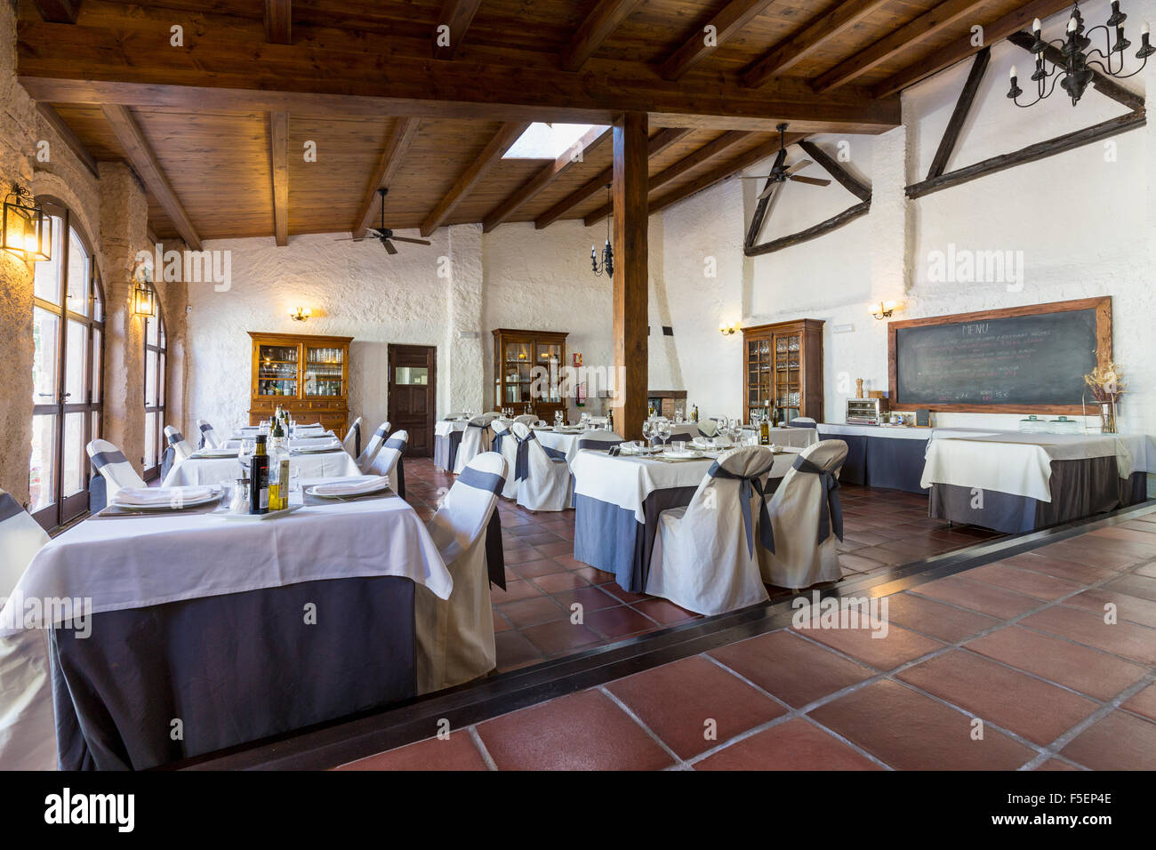 Interior de un restaurante lujoso, Europa Foto de stock