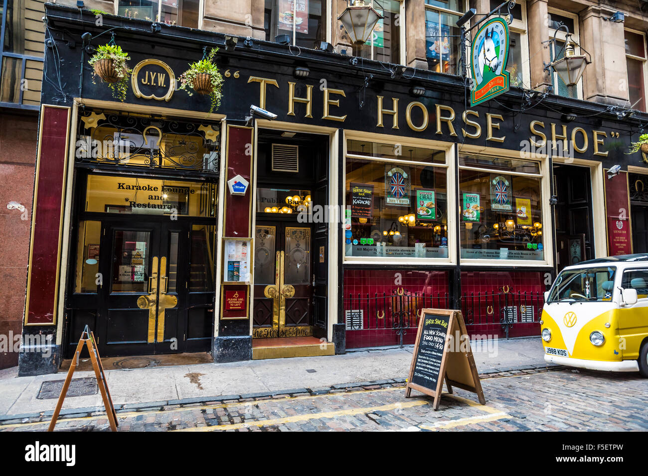 The Horse Shoe Bar en el centro de la ciudad de Glasgow, Drury Street, Escocia, Reino Unido Foto de stock